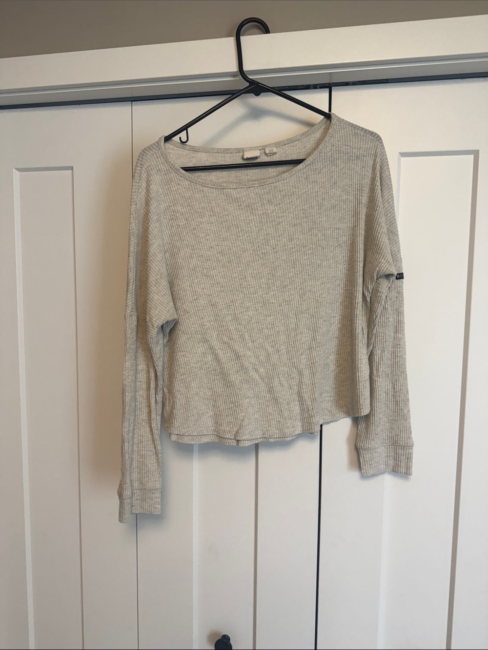Roxy Light Gray Ribbed Scoop-Neck Long Sleeve Top